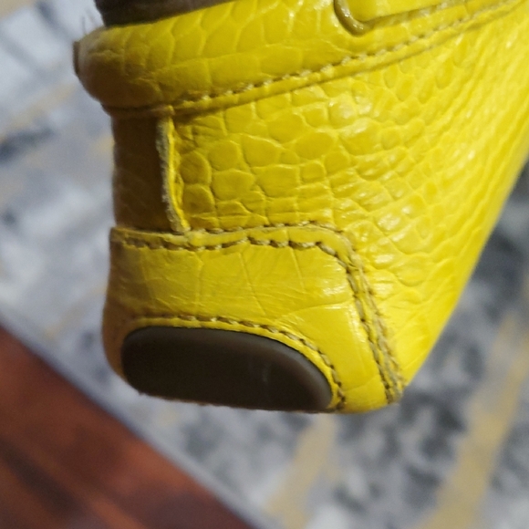 J. Crew Vibrant Yellow Croc-Embossed Moccasins Slipon Sz 8 - Picture 15 of 16